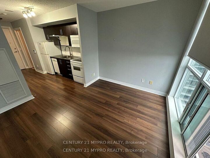 Property Photo:  50 Town Centre Court 1407  ON M1P 0A9 
