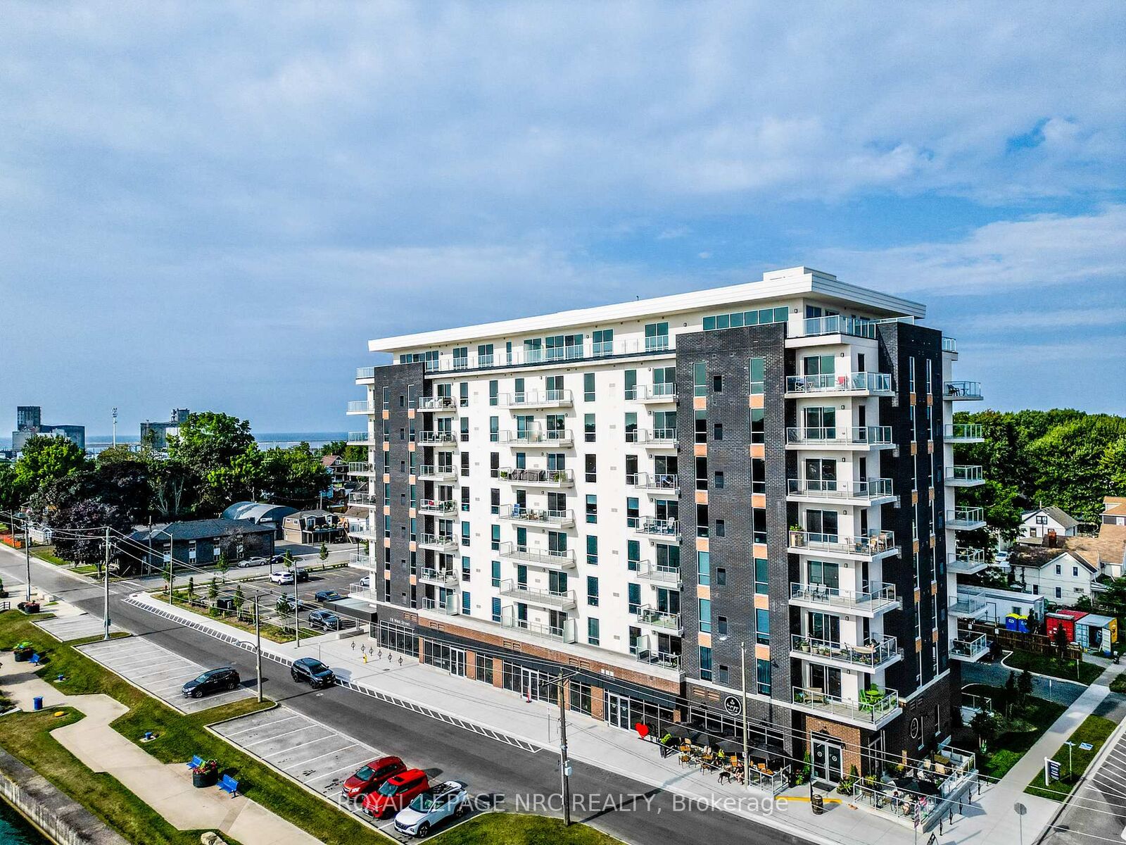 Property Photo: 118 West Street 204 ON L3K 0B9