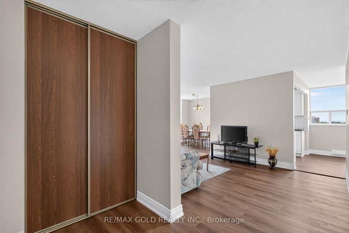 Property Photo: 3 Lisa Street 1109 ON L6T 4A2