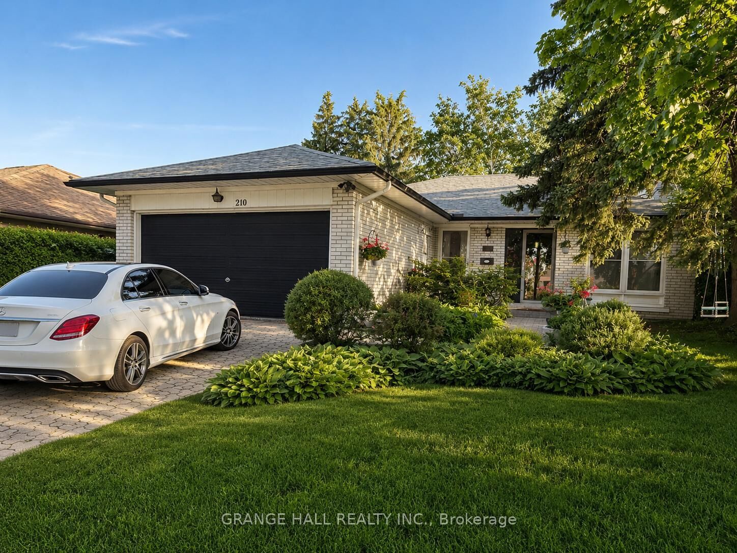 Property Photo:  210 Lloyd Manor Road  ON M9B 5K6 