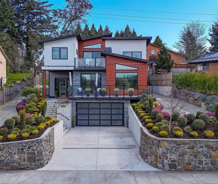 6575 Central Saanich Rd — photo 1
