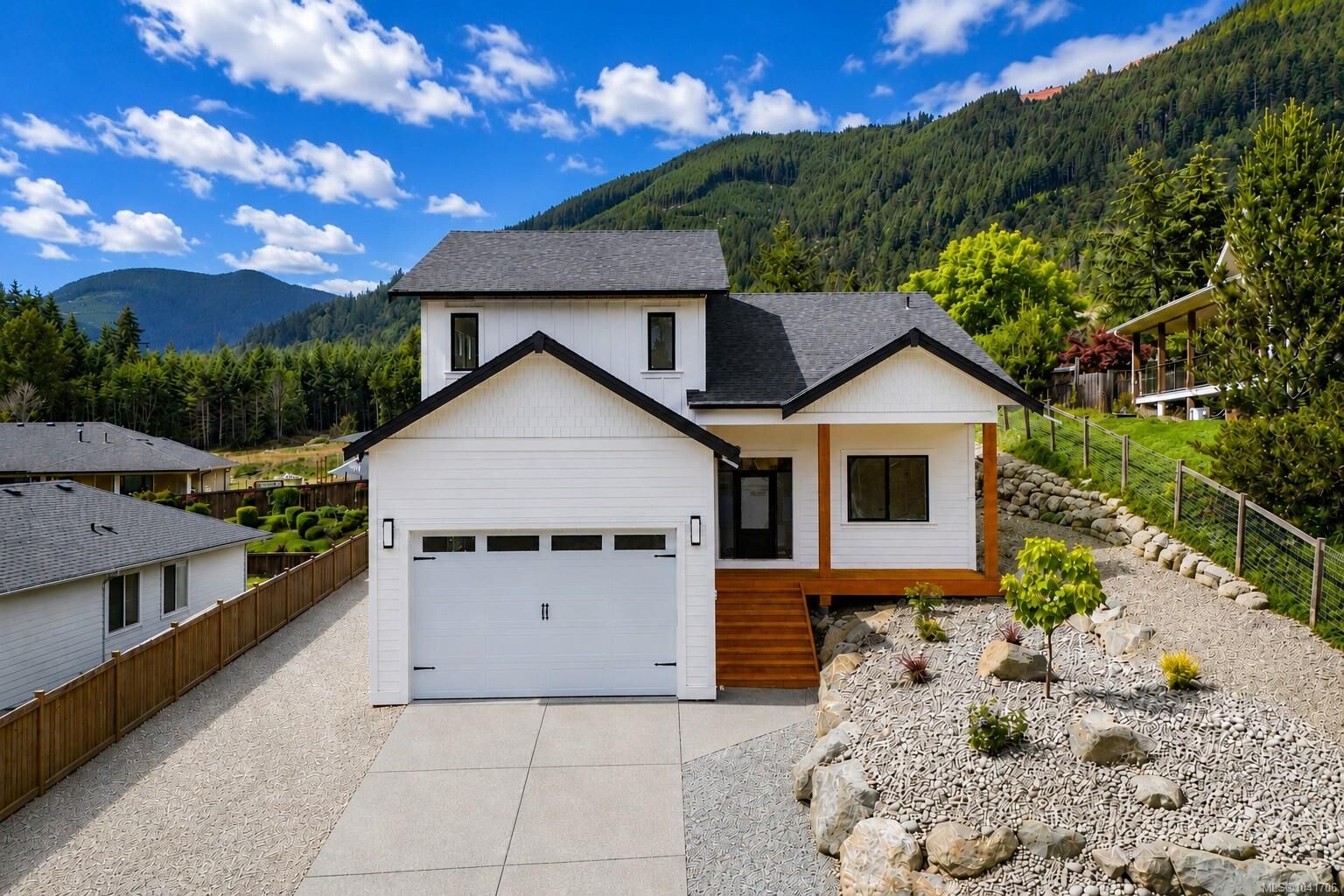 Property Photo:  464 Mountain View Dr  BC V0R 2G1 