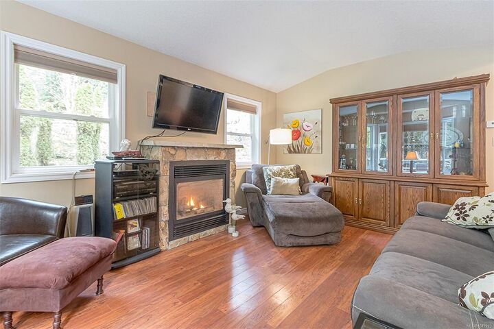 Property Photo: 350 Dogwood Dr BC V9G 1A8