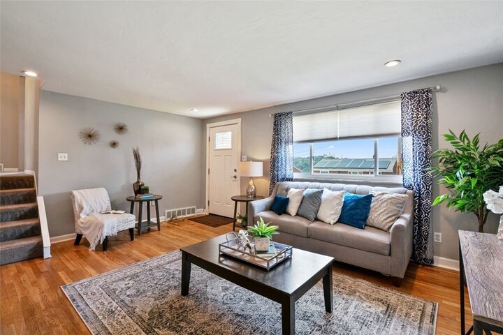 Property Photo: 845 Kerry Hill Dr PA 15234