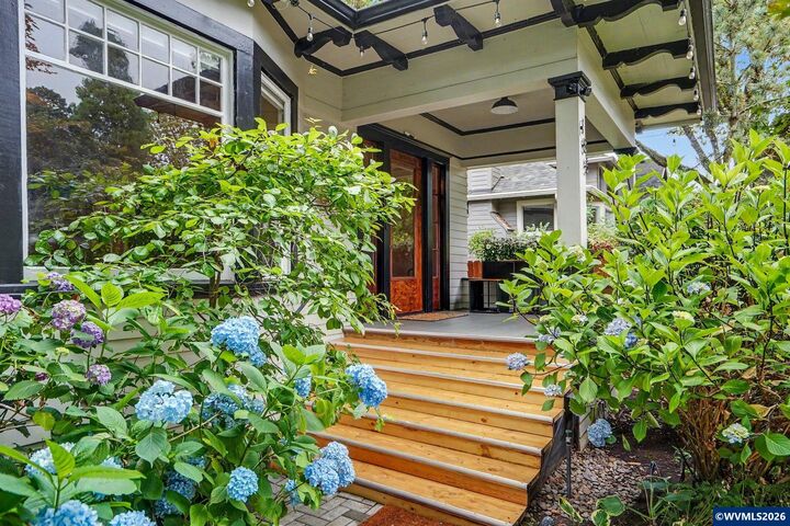 Property Photo: 185 19th St SE OR 97301