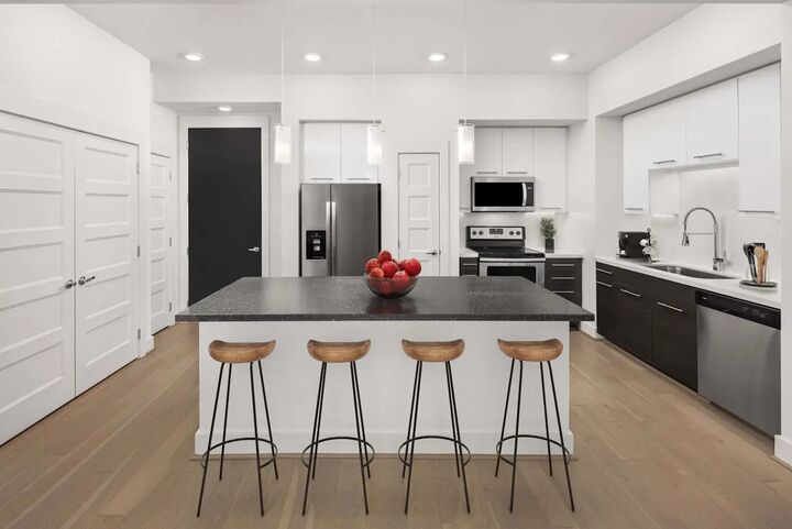 Property Photo: 2727 Travis Street 634 TX 77006