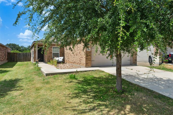 Property Photo:  124 Continental Avenue  TX 78642 