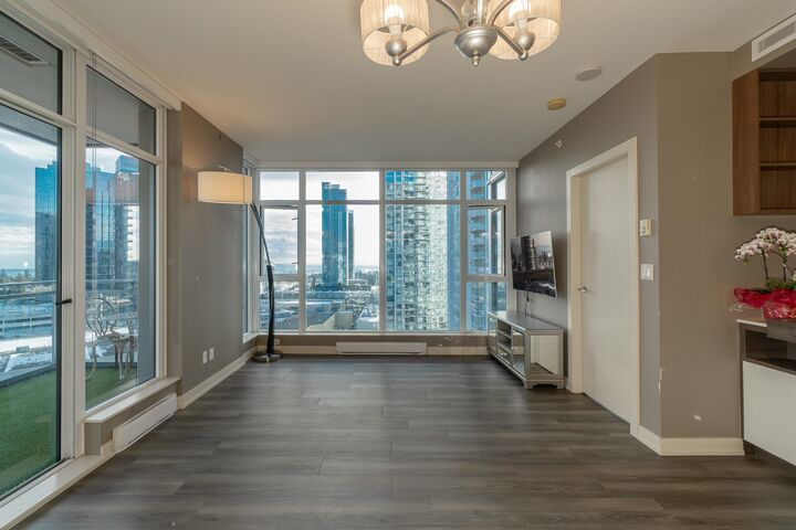 Property Photo: 4688 Kingsway 1909 BC V5H 0E9