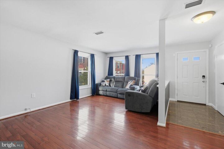 Property Photo: 14187 Royal Oak Lane VA 20120