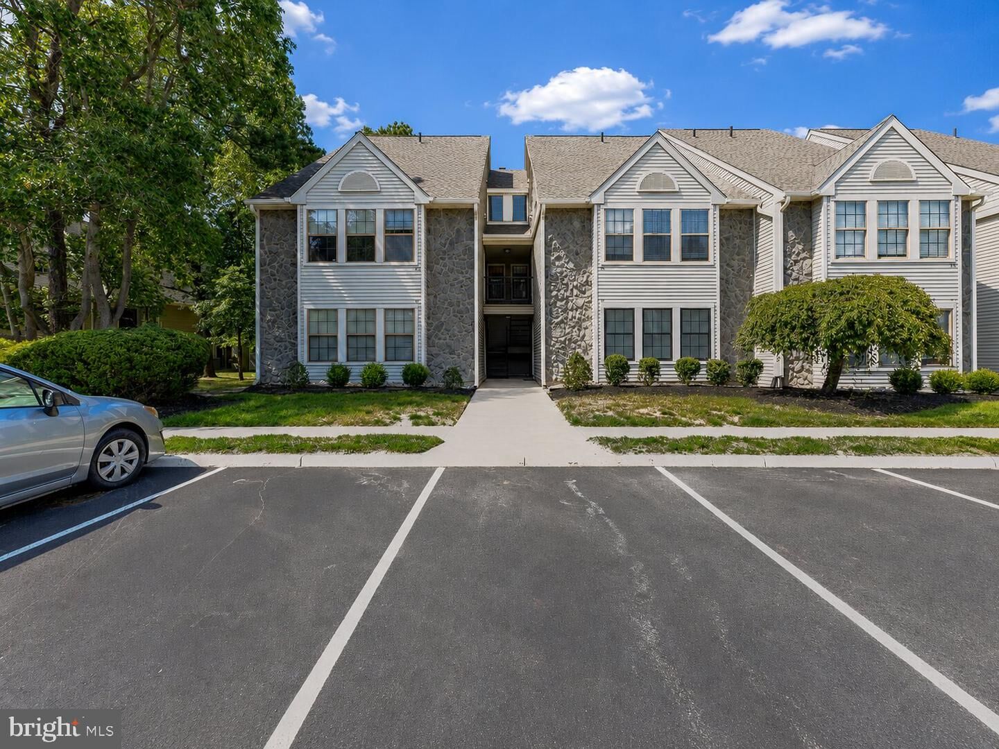 Property Photo:  19 Summit Court  NJ 08053 