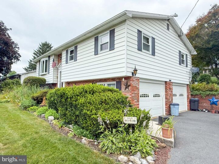 Property Photo:  119 Echo Drive  PA 17202 