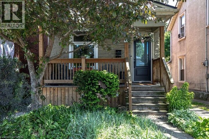 Property Photo:  148 Dundurn Street North  ON L8R 3E8 
