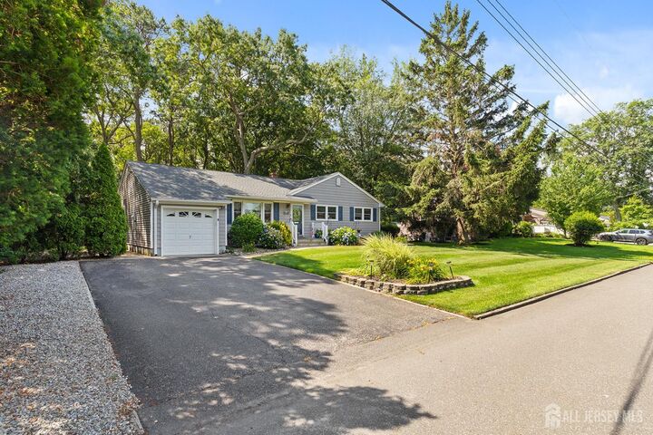Property Photo:  