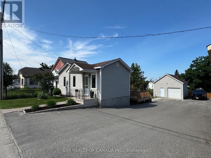 Property Photo:  509 Pine Street South  ON P4N 2L8 