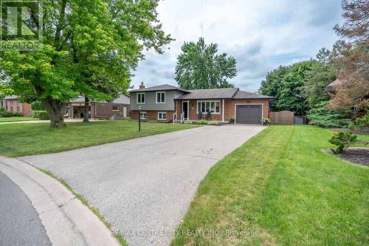 159 Sherwood Crescent — photo 1
