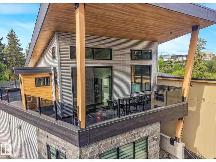 Property Photo:  11247 71 Av NW  AB T6G 0A5 
