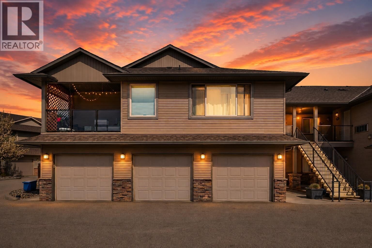 Property Photo: 3350 Woodsdale Road 401 BC V4V 2R7