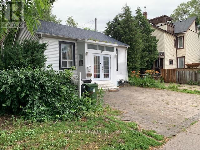 Property Photo:  966 Dundas Street East  ON M4M 1R5 