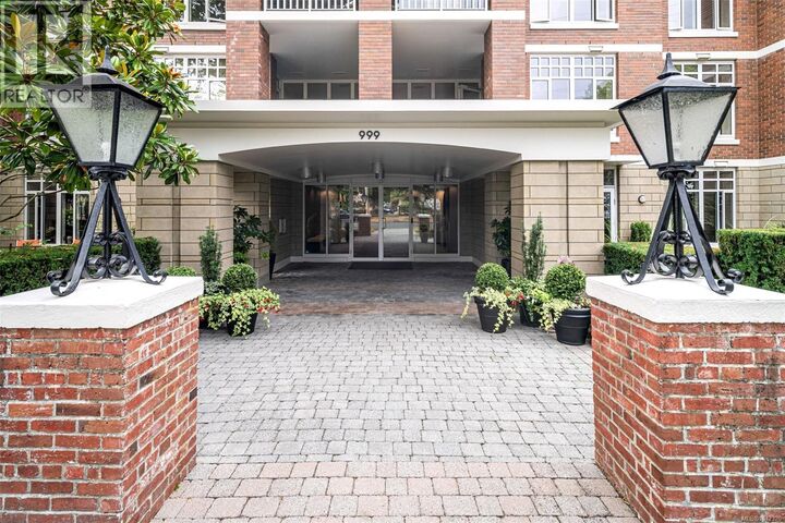 Property Photo:  999 Burdett Avenue 402  BC V8V 3G7 