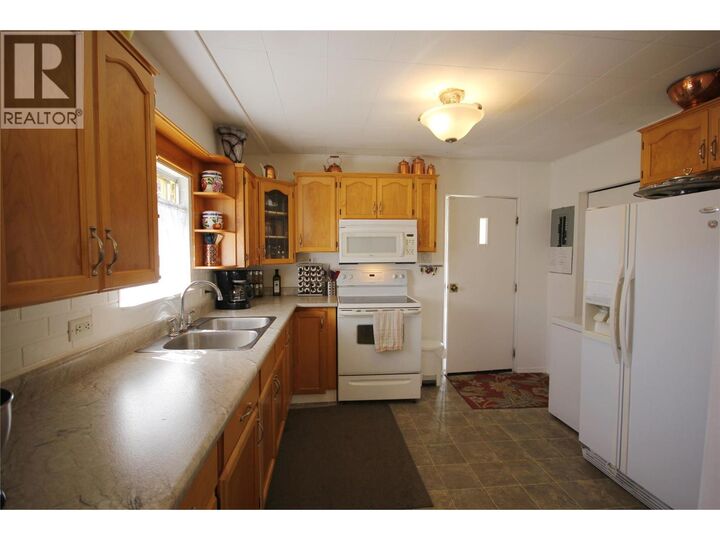 402 Conklin Avenue — photo 1