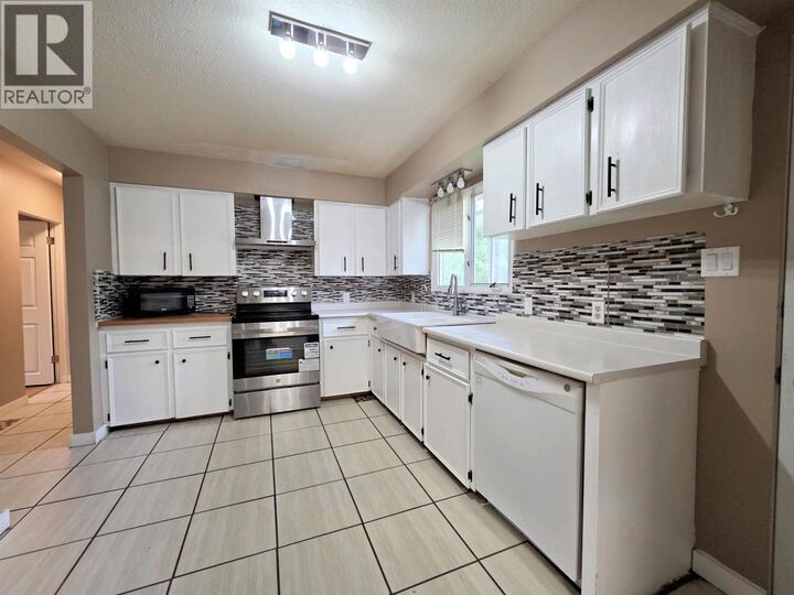 Property Photo:  1753 Kenwood Street  BC V2L 1S4 