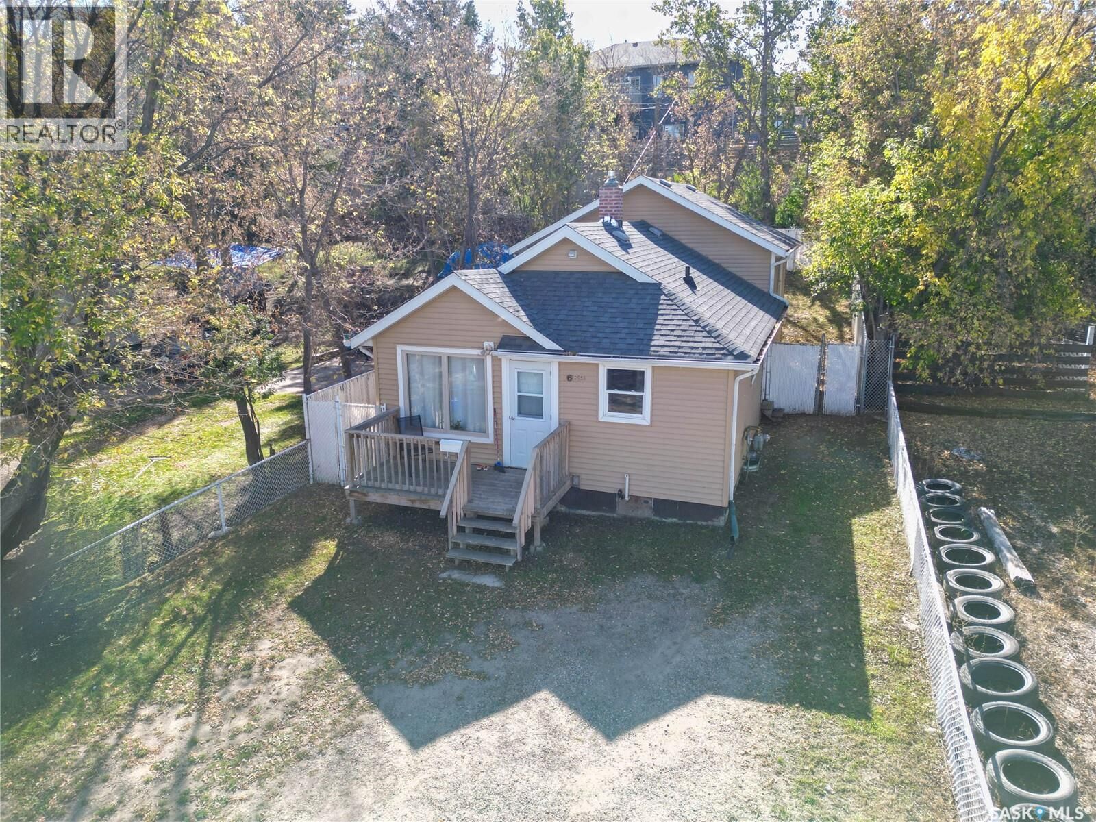 Property Photo:  669 18th Street W  SK S6V 4A7 