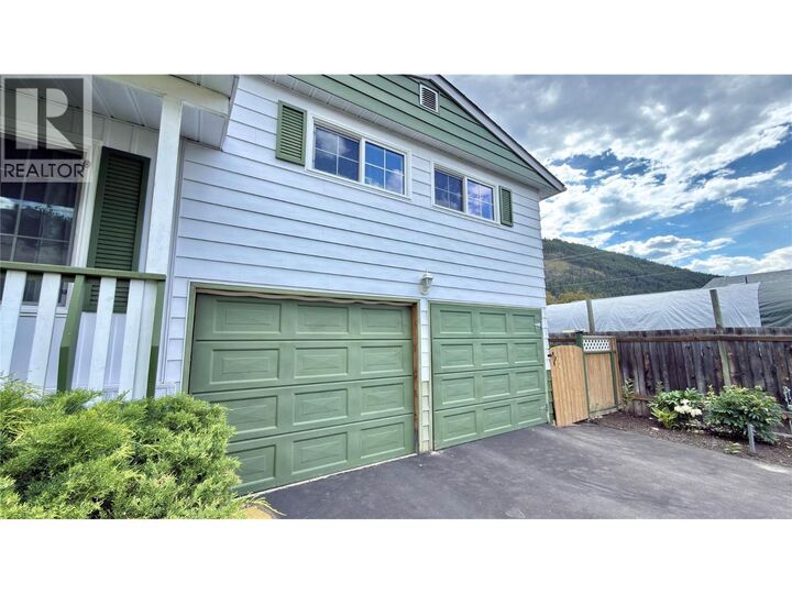 Property Photo: 482 Sixth Avenue BC V0H 1M0