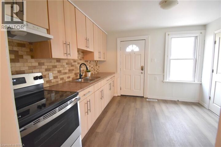 Property Photo: 174 Darling Street 1 ON N3S 3W6