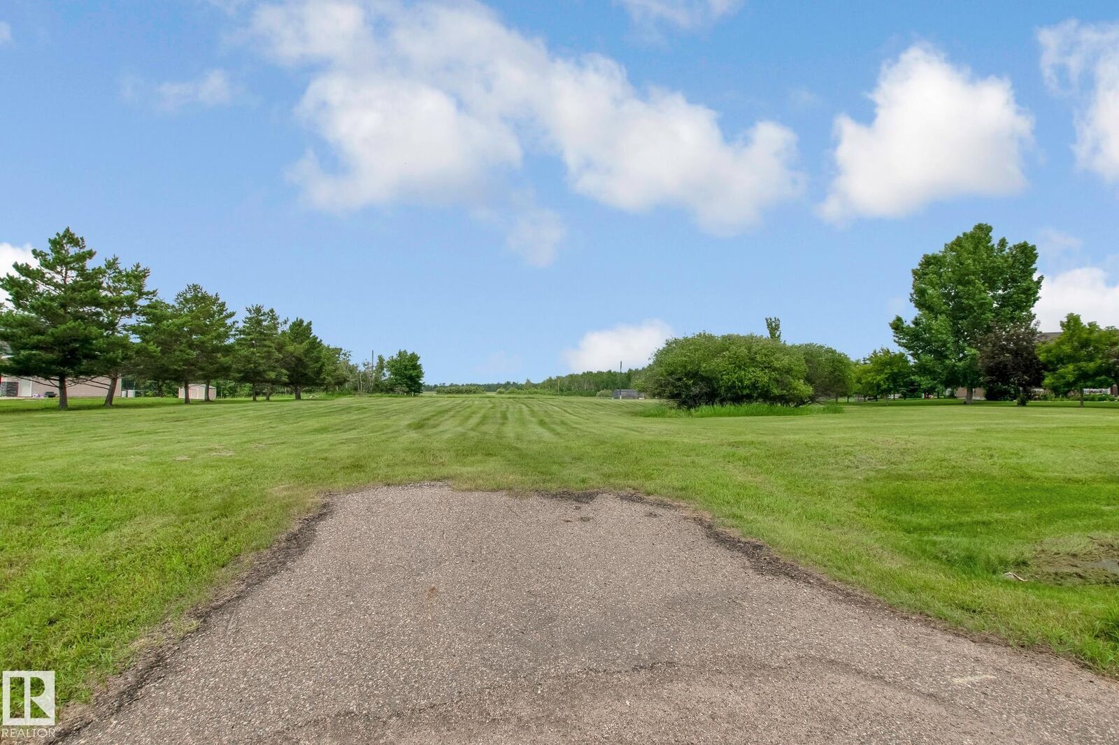 Property Photo:  #4 46511 Twp Rd 611  AB T9N 2J6 