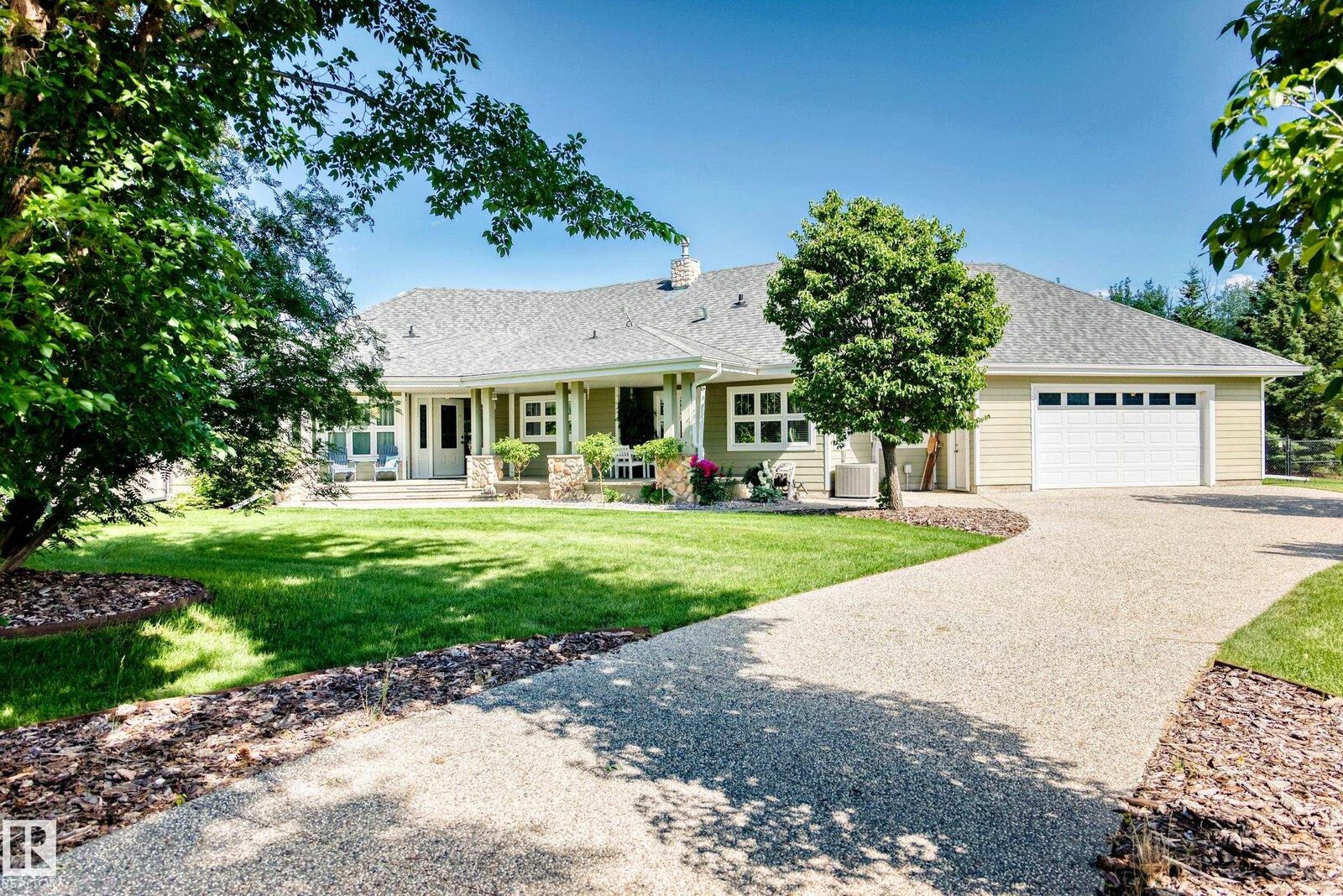 Photo de la propriété: 26106 Twp Road 532 A 51 AB T7Y 1A3