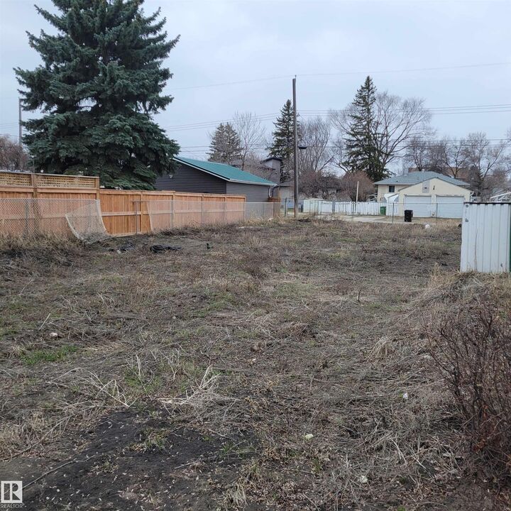 12218 87 Street NW — photo 1