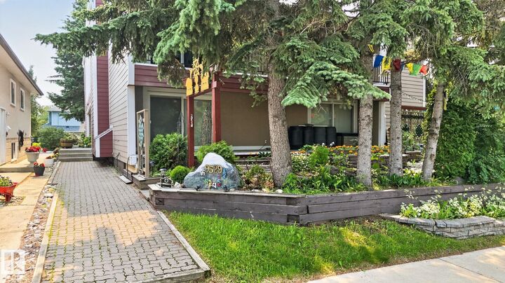 Property Photo: 9529 87 Avenue NW 4 AB T6C 1K4