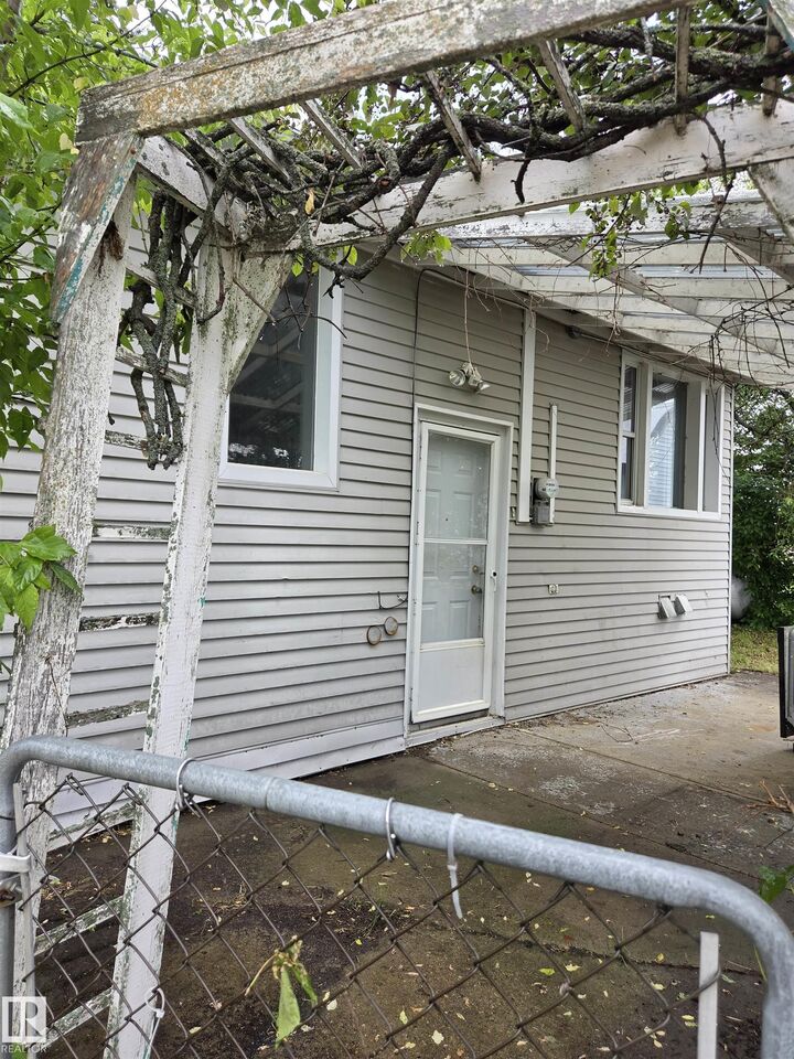 Property Photo: 5007 51 Avenue AB T0A 2P0