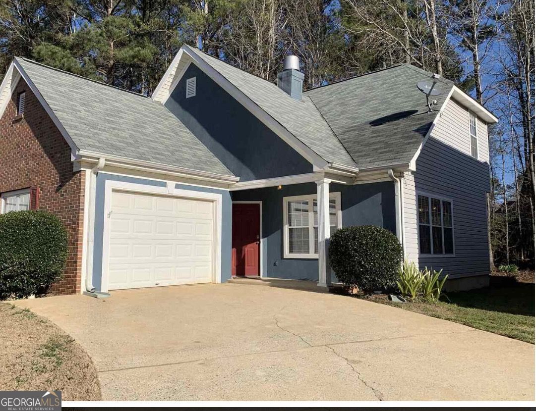 Property Photo: 565 N Fairfield Drive GA 30269