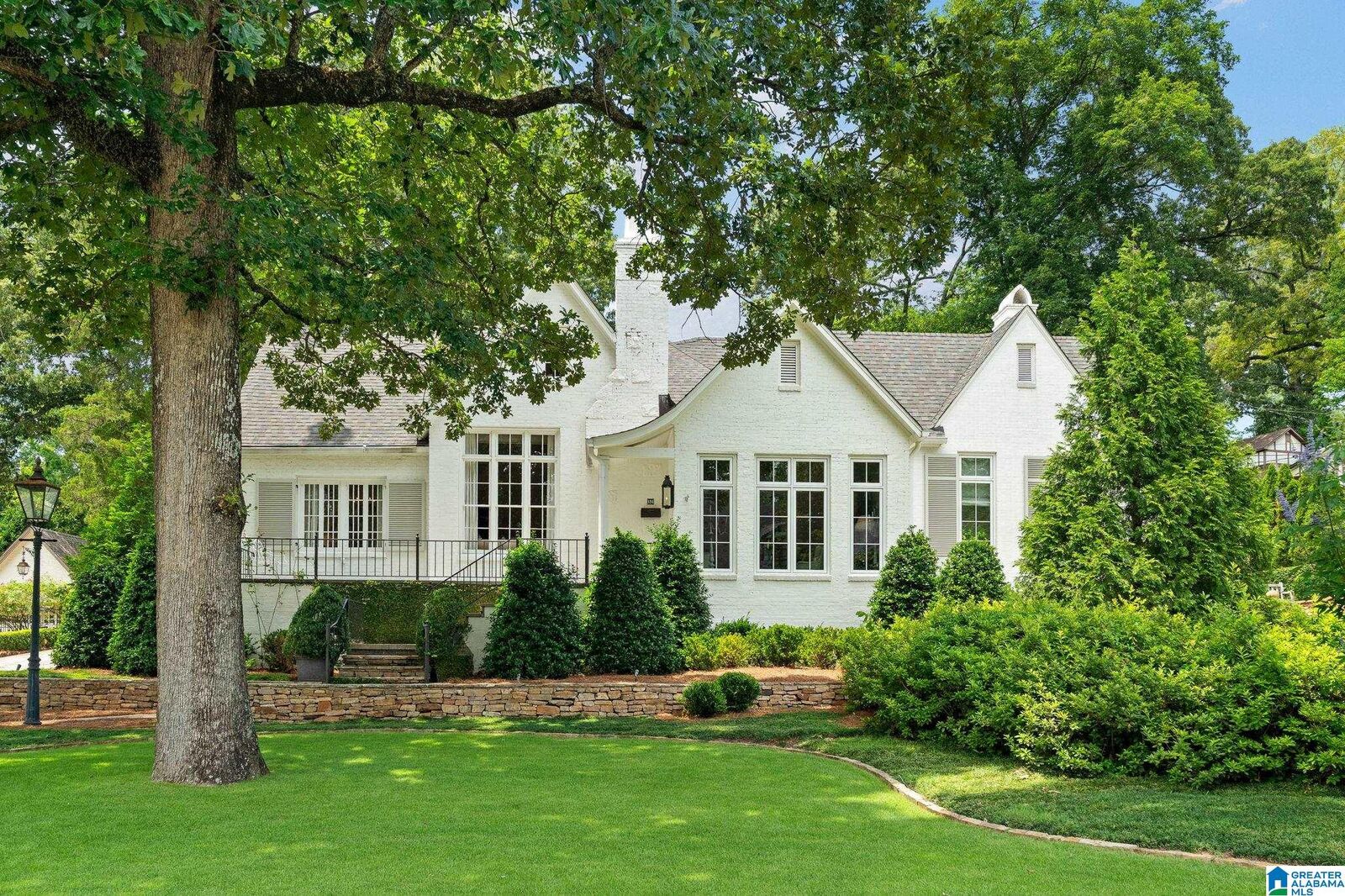 Property Photo:  124 Windsor Drive  AL 35209 