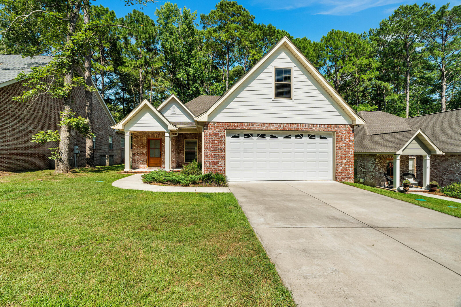 Property Photo:  15 Cottage Park  MS 39402 