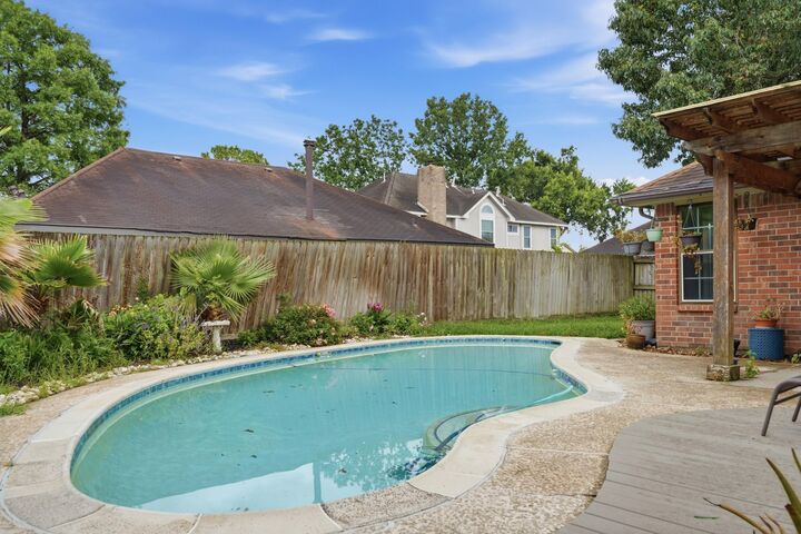 Property Photo: 2004 Landing Boulevard TX 77573