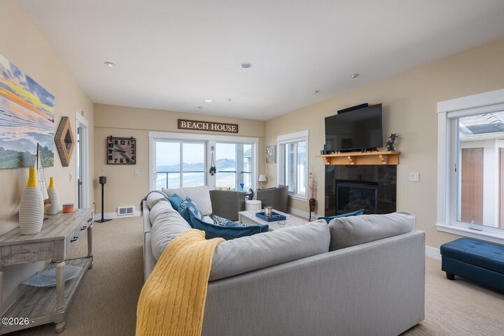 Property Photo:  1125 NW Spring Street A-303  OR 97365 