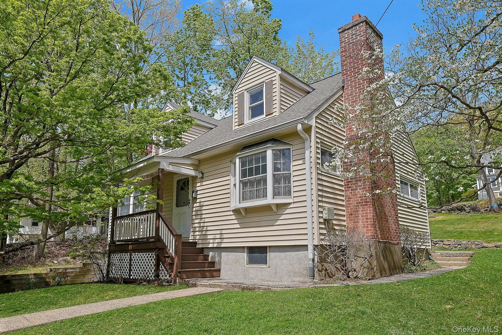 Property Photo:  445 E Sunnyside Lane  NY 10533 