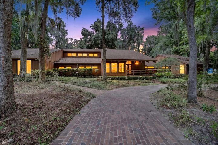 Property Photo:  2411 SE 15th Street  FL 34471 
