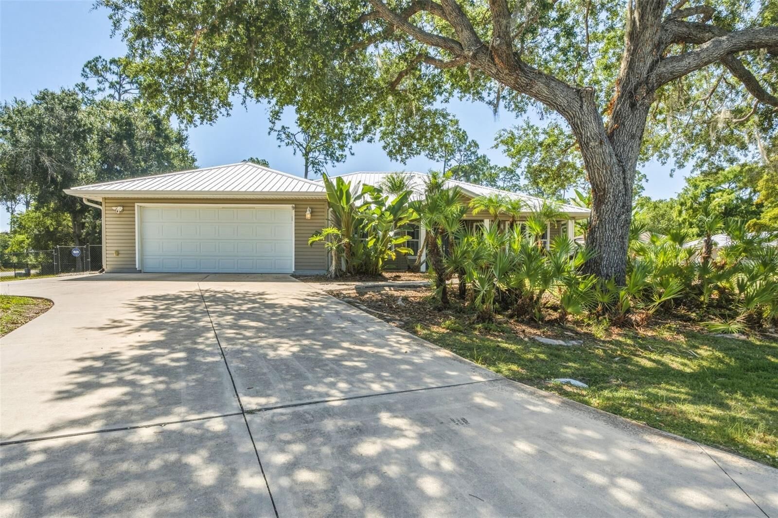 Property Photo: 2376 Staver Street FL 33980