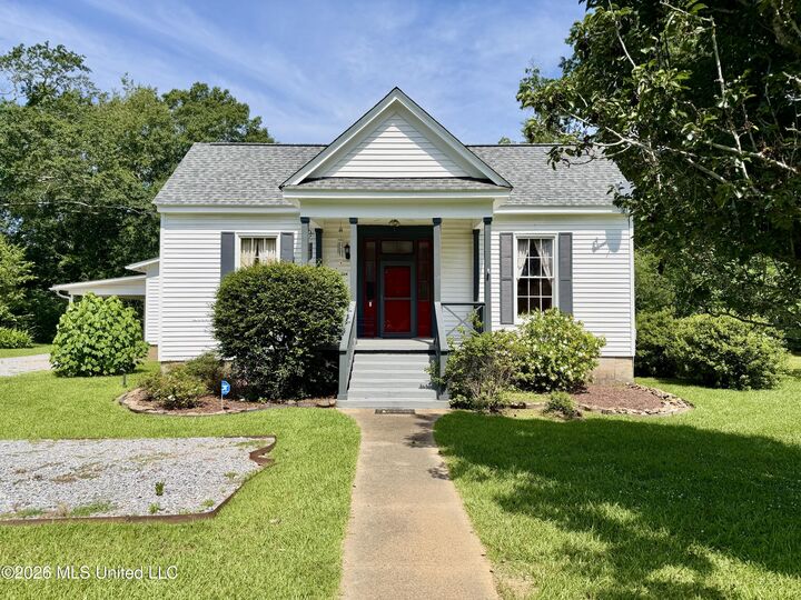 Property Photo:  412 S Jackson Street  MS 39059 