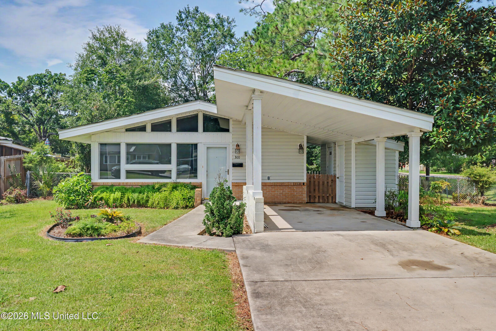 Property Photo:  300 41st Street  MS 39507 