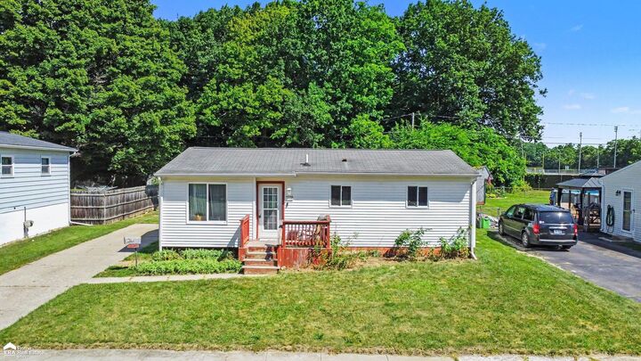 Property Photo:  565 Clarion Street  MI 48420-1259 
