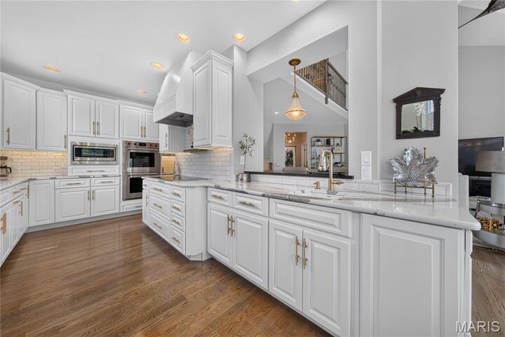 Property Photo:  568 Upper Conway Circle  MO 63017 