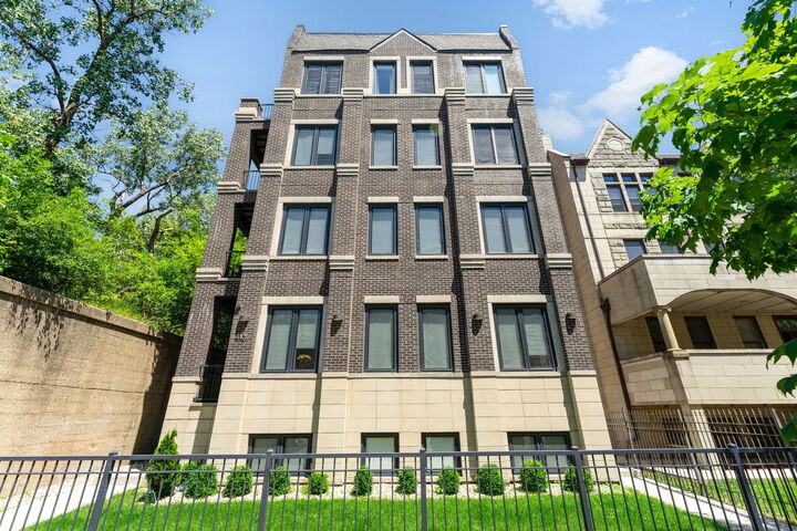 Property Photo: 4101 S Drexel Avenue 302 IL 60653