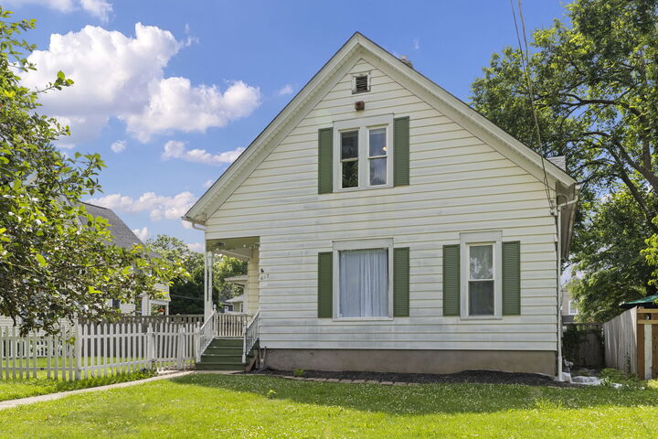 Property Photo:  617 S 4th Street  IL 60505 