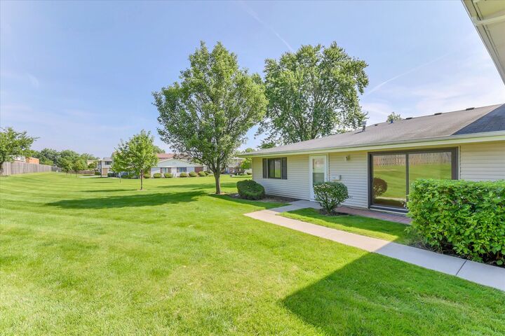 Property Photo:  1434 Millbrook Court 1434  IL 60193 