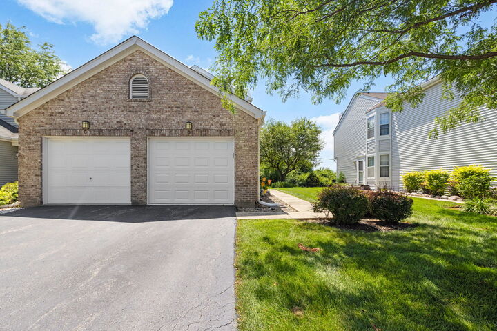 Property Photo:  486 Nicole Drive D  IL 60103 
