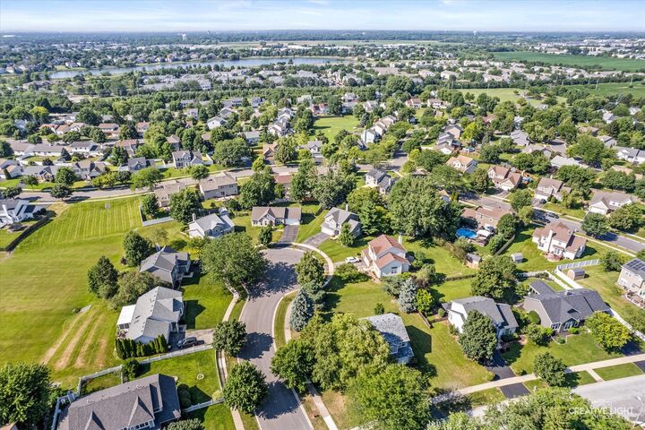 Property Photo:  606 Berkshire Court  IL 60543 